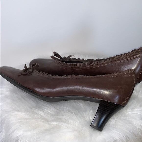 GABOR Brown Leather Bow Ruffle Stacked Low Heels - Picture 3 of 7
